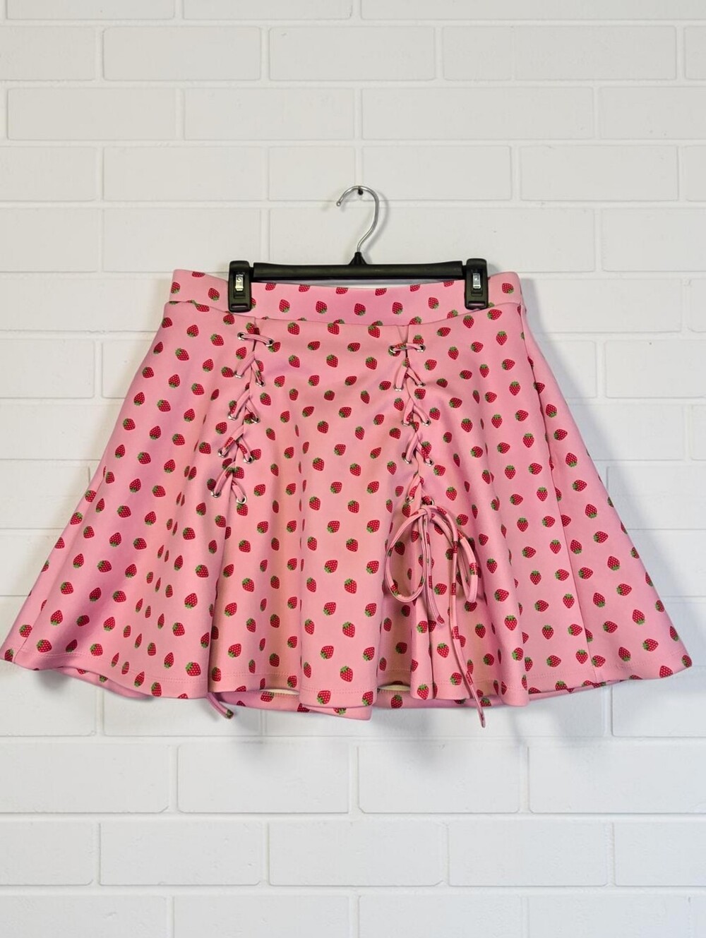 Hot Topic Pink Skater Skirt XL Strawberry Lace Up Knit Pockets Above Knee Whimsy